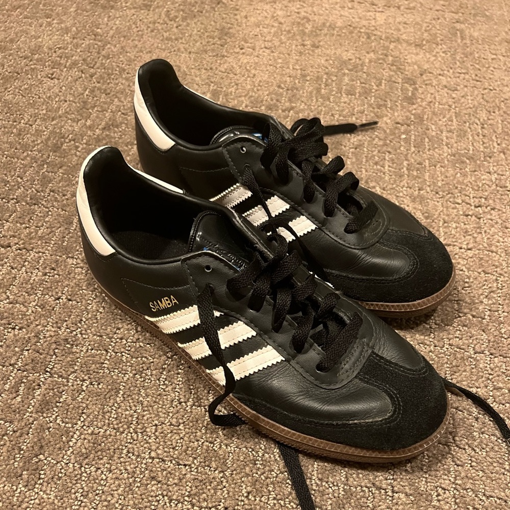 Adidas Sambas in black